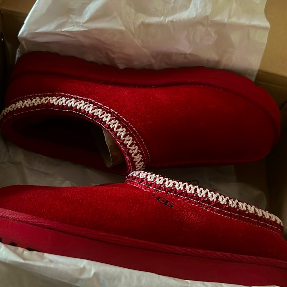 Red UGG Never Worn size 7